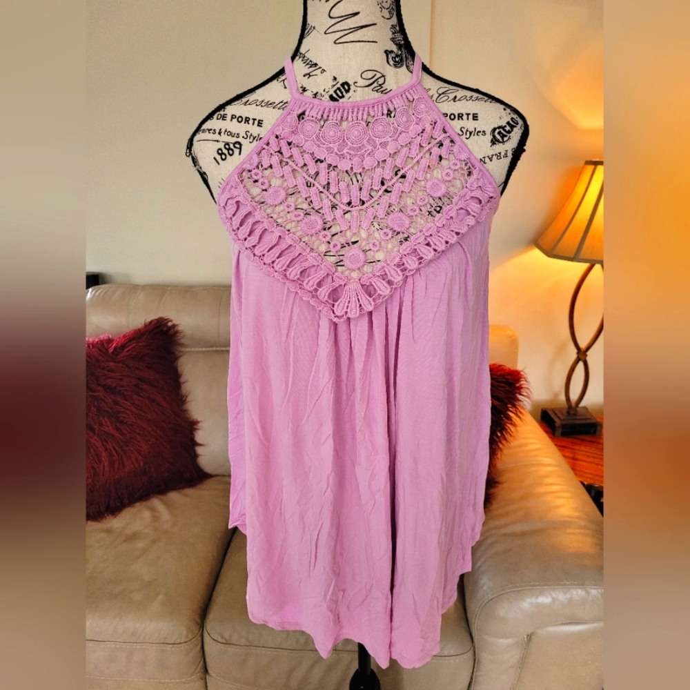 🌷2/$15 CY Fashion sleeveless blouse for women. Size small.